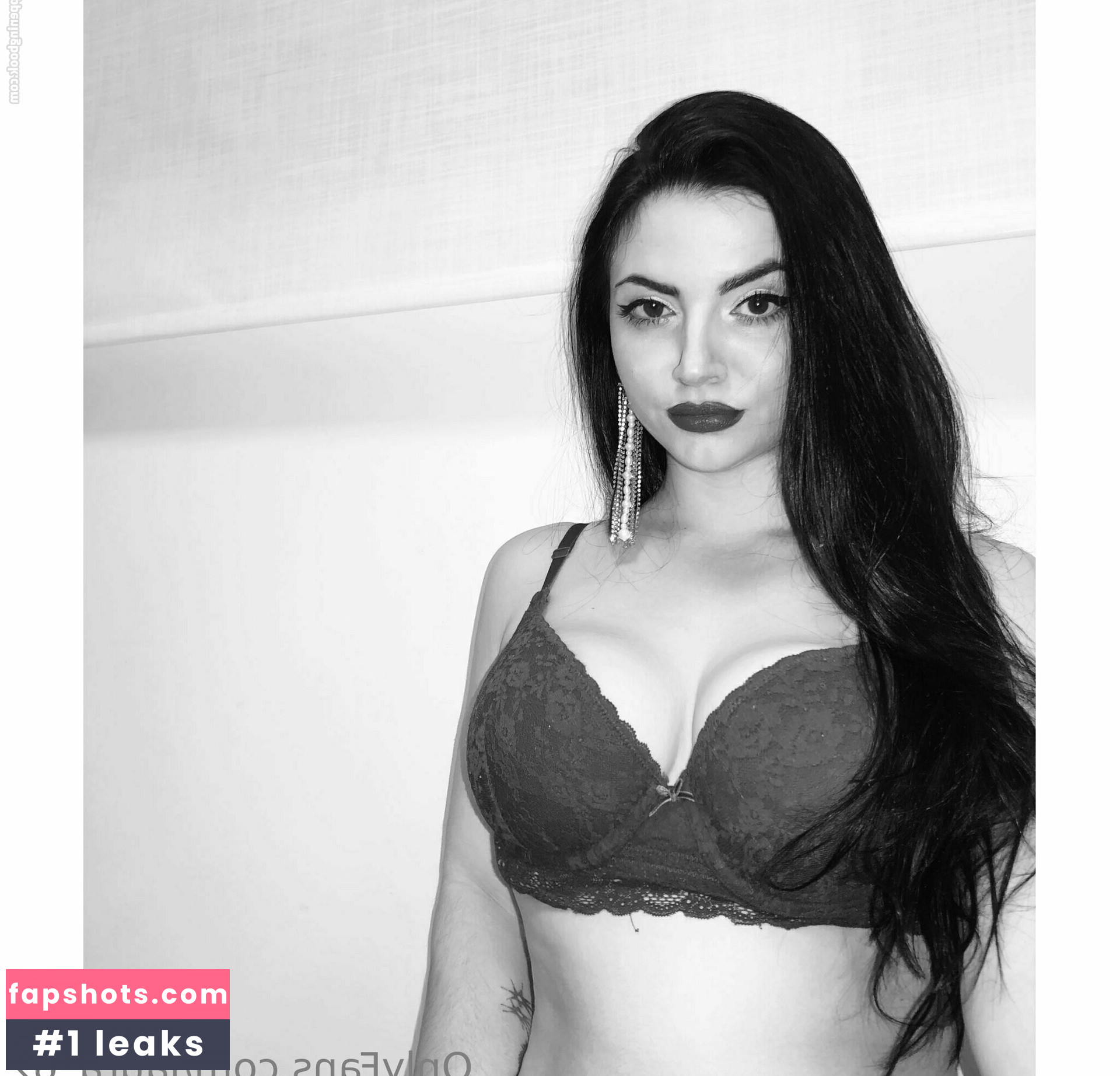 laura_62 gallery photo #14