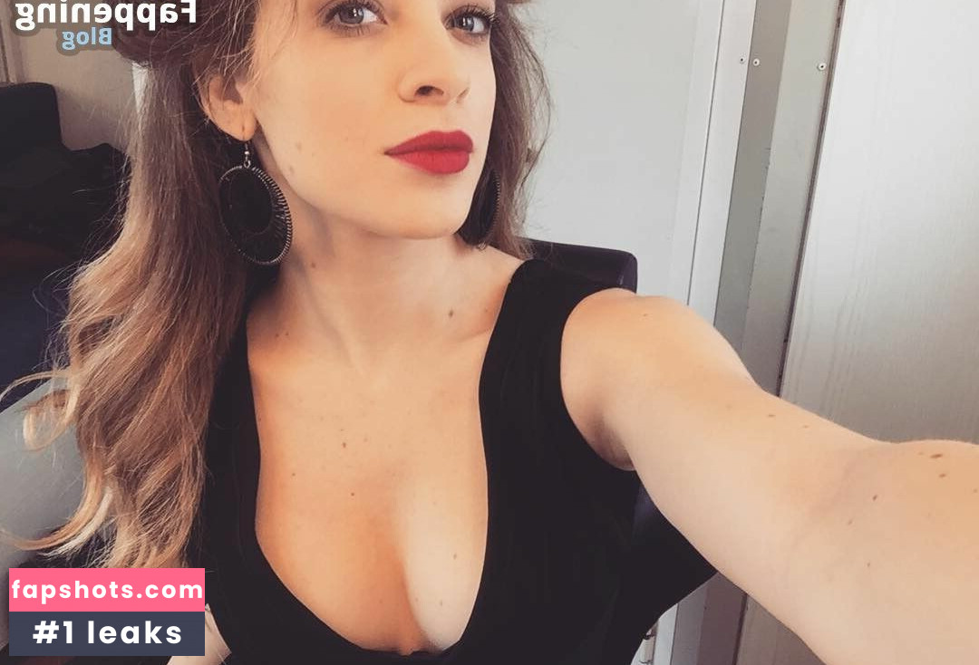 Laura Adriani gallery photo #2