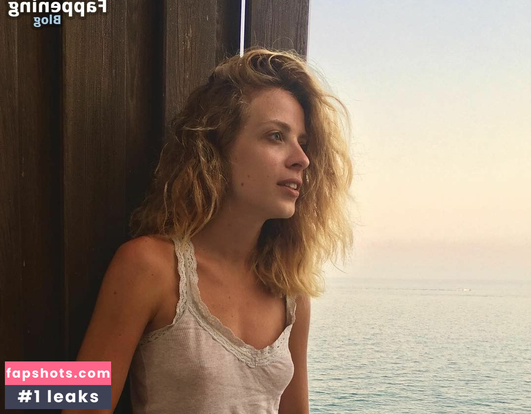 Laura Adriani gallery photo #16