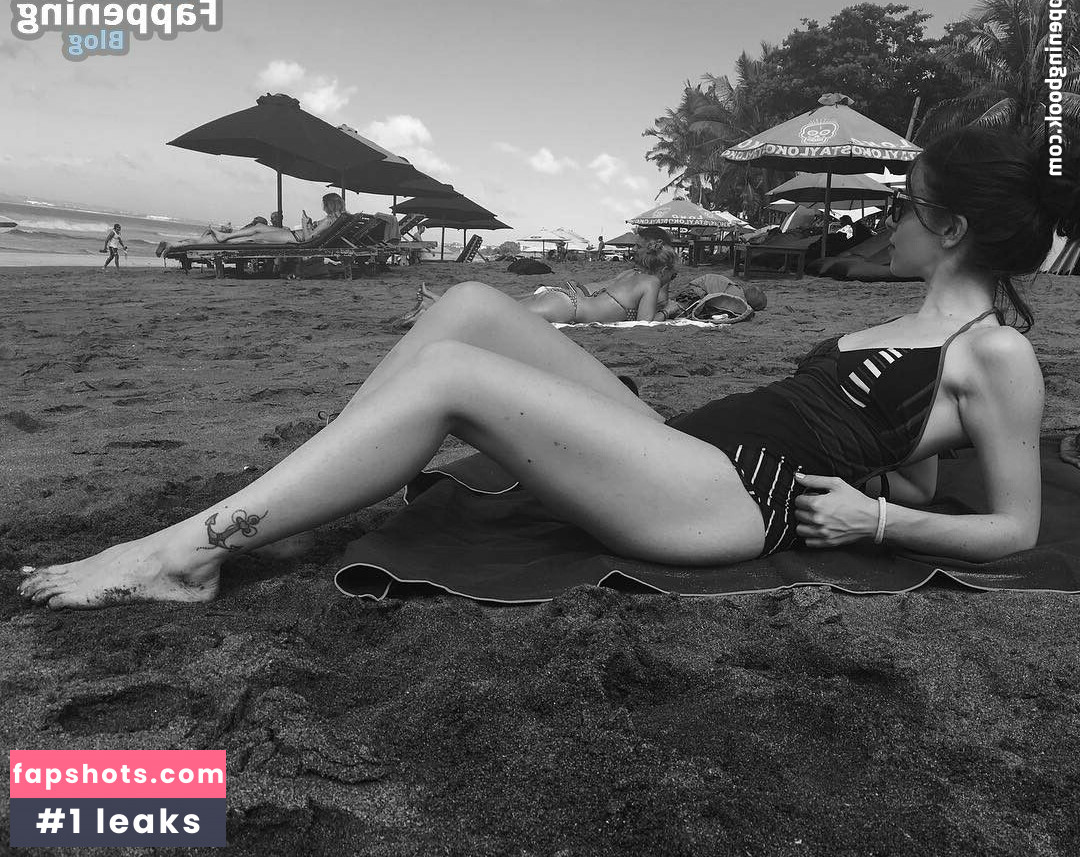 Laura Adriani gallery photo #19