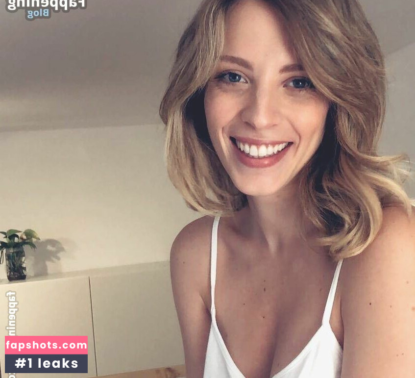 Laura Adriani Nude Leaks OnlyFans Photos #9 - LeakJerk