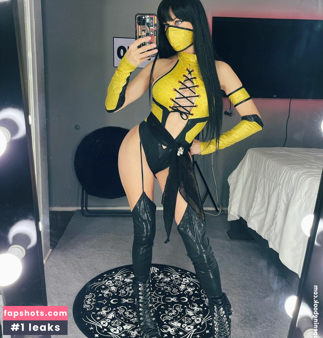 Laura Amuyus gallery photo #3