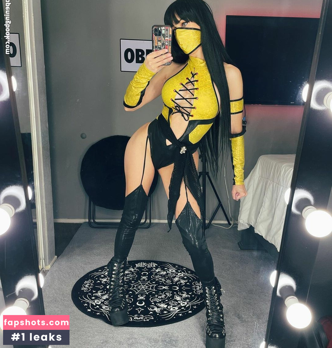 Laura Amuyus gallery photo #4