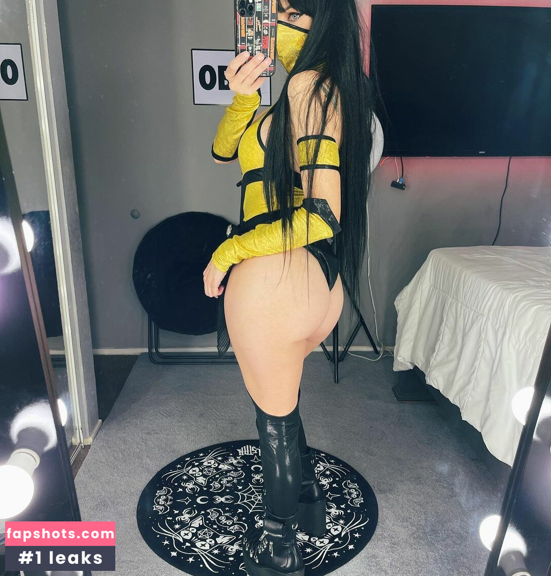 Laura Amuyus gallery photo #5