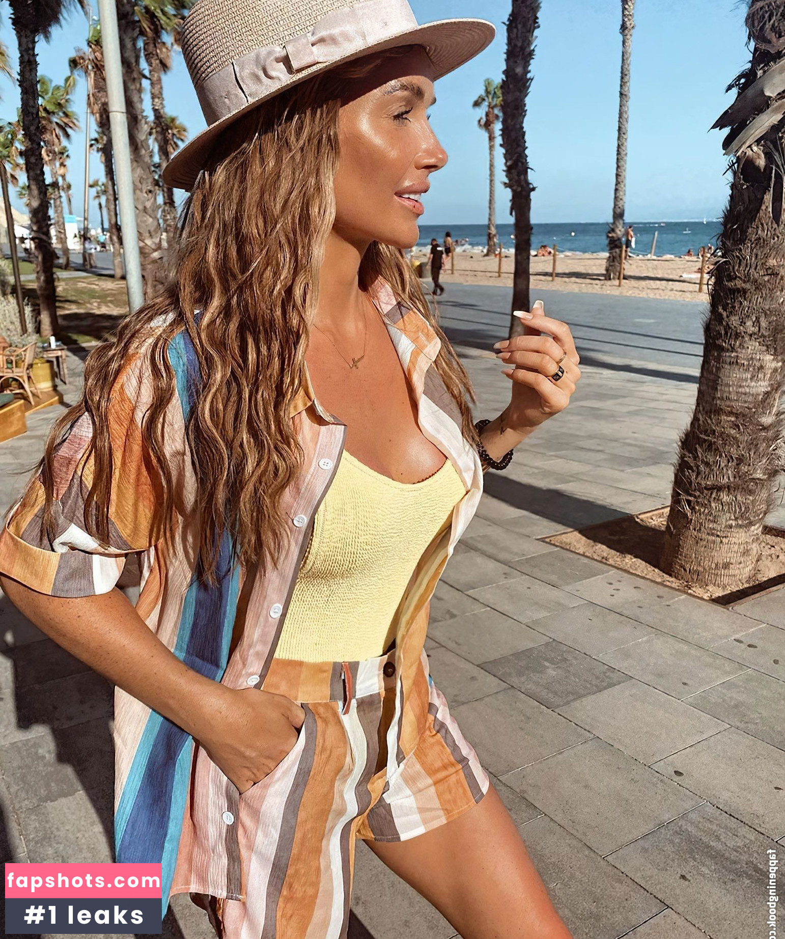 Laura Anderson gallery photo #126