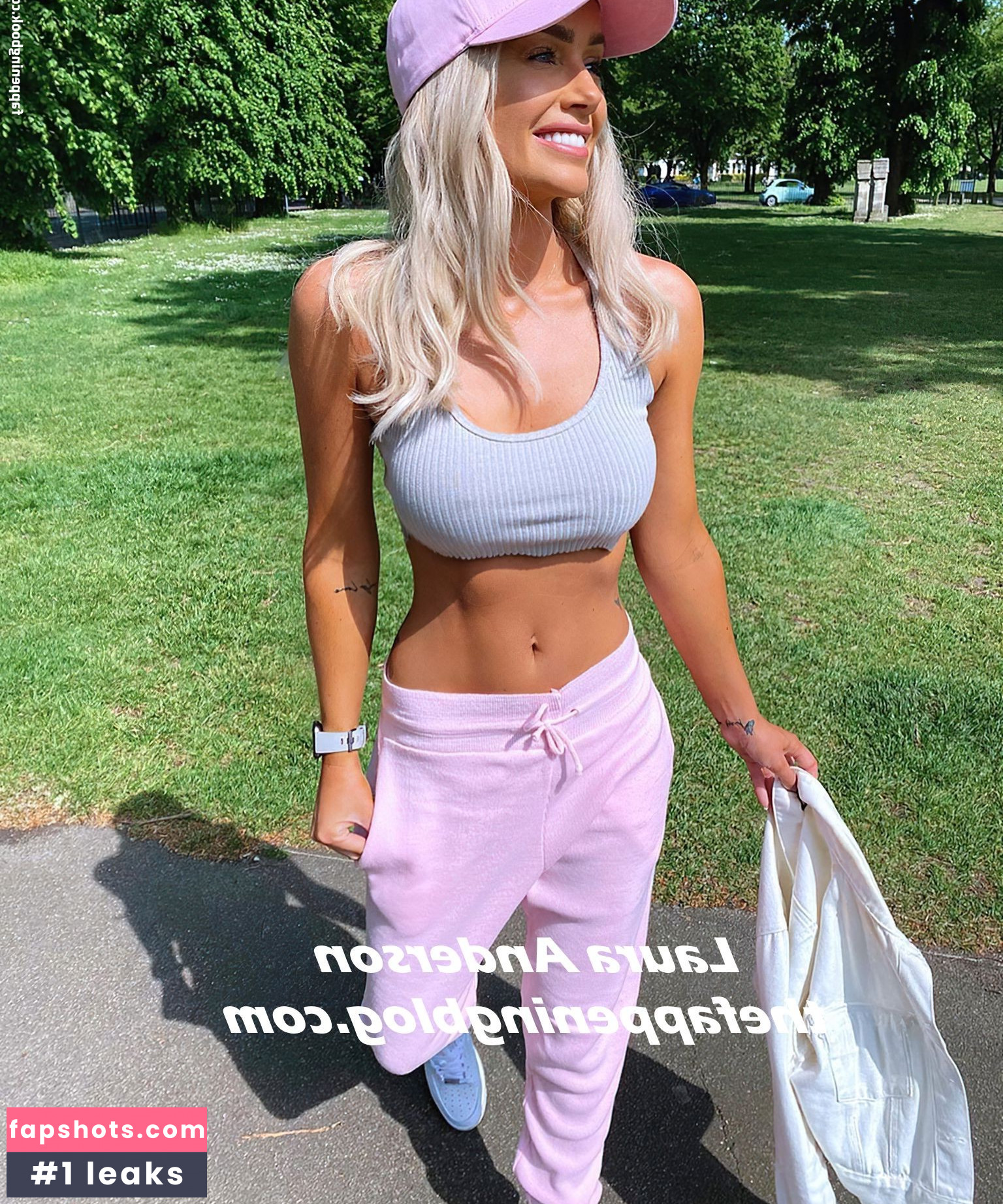 Laura Anderson gallery photo #129