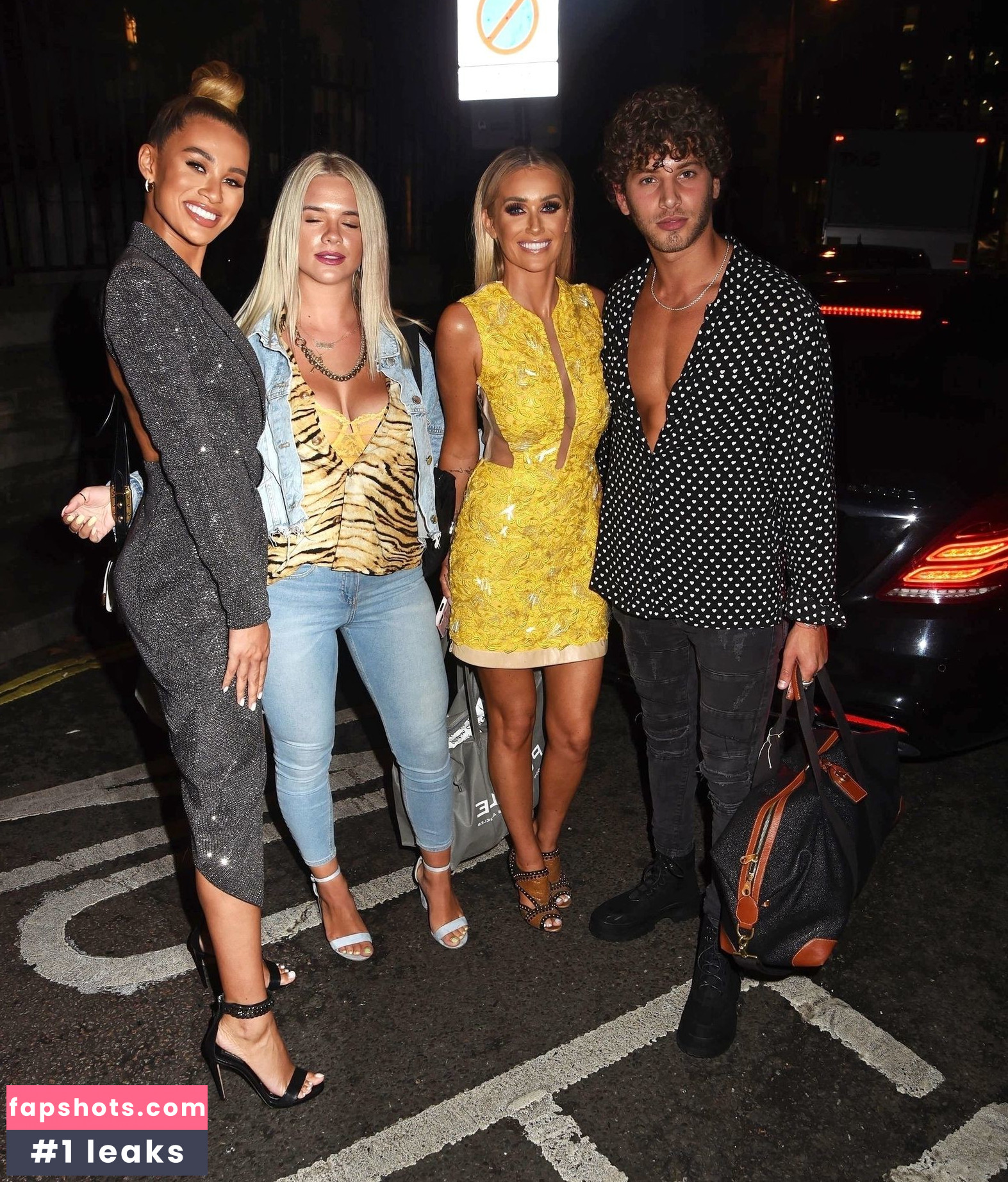 Laura Anderson gallery photo #152