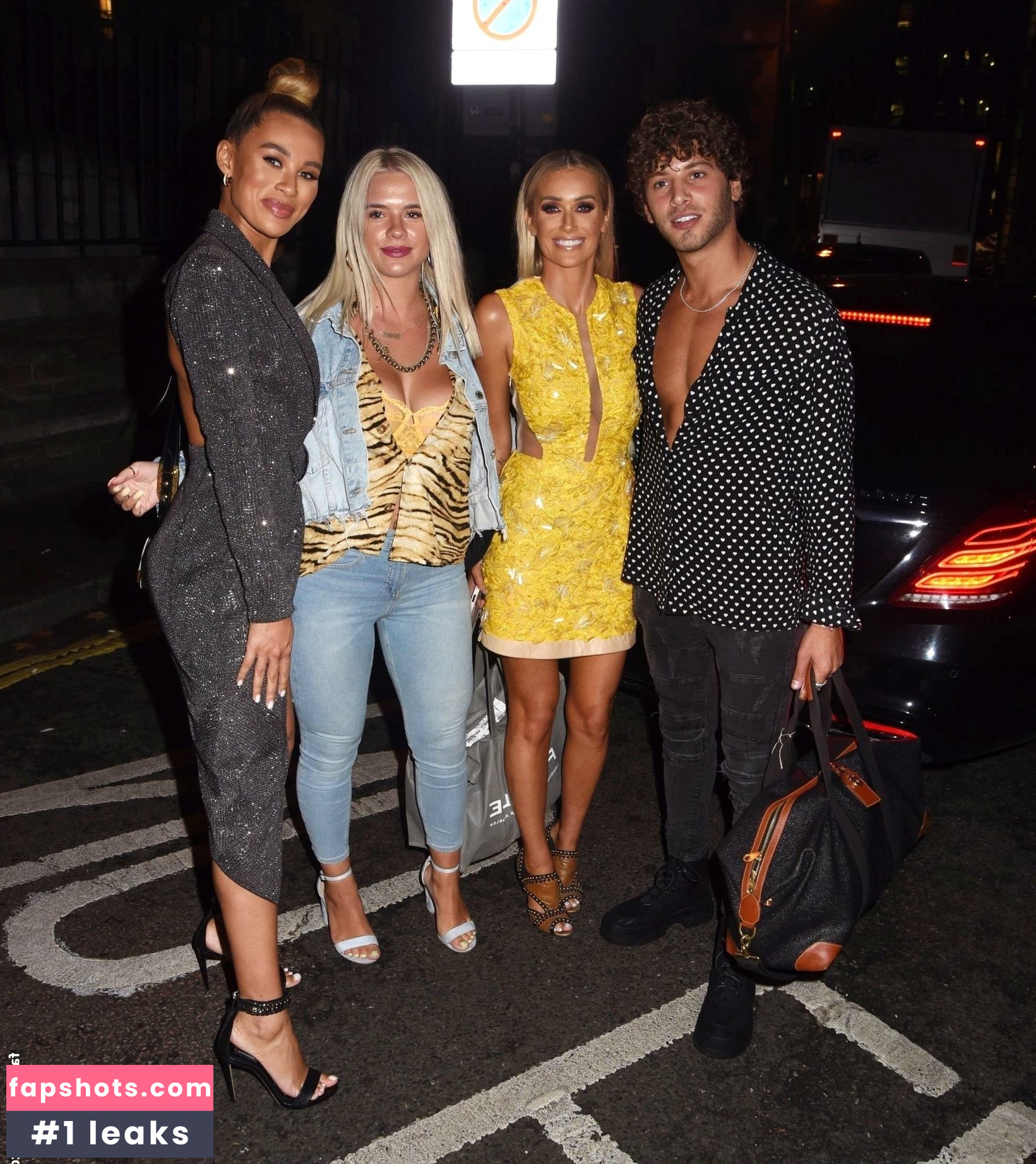 Laura Anderson gallery photo #156