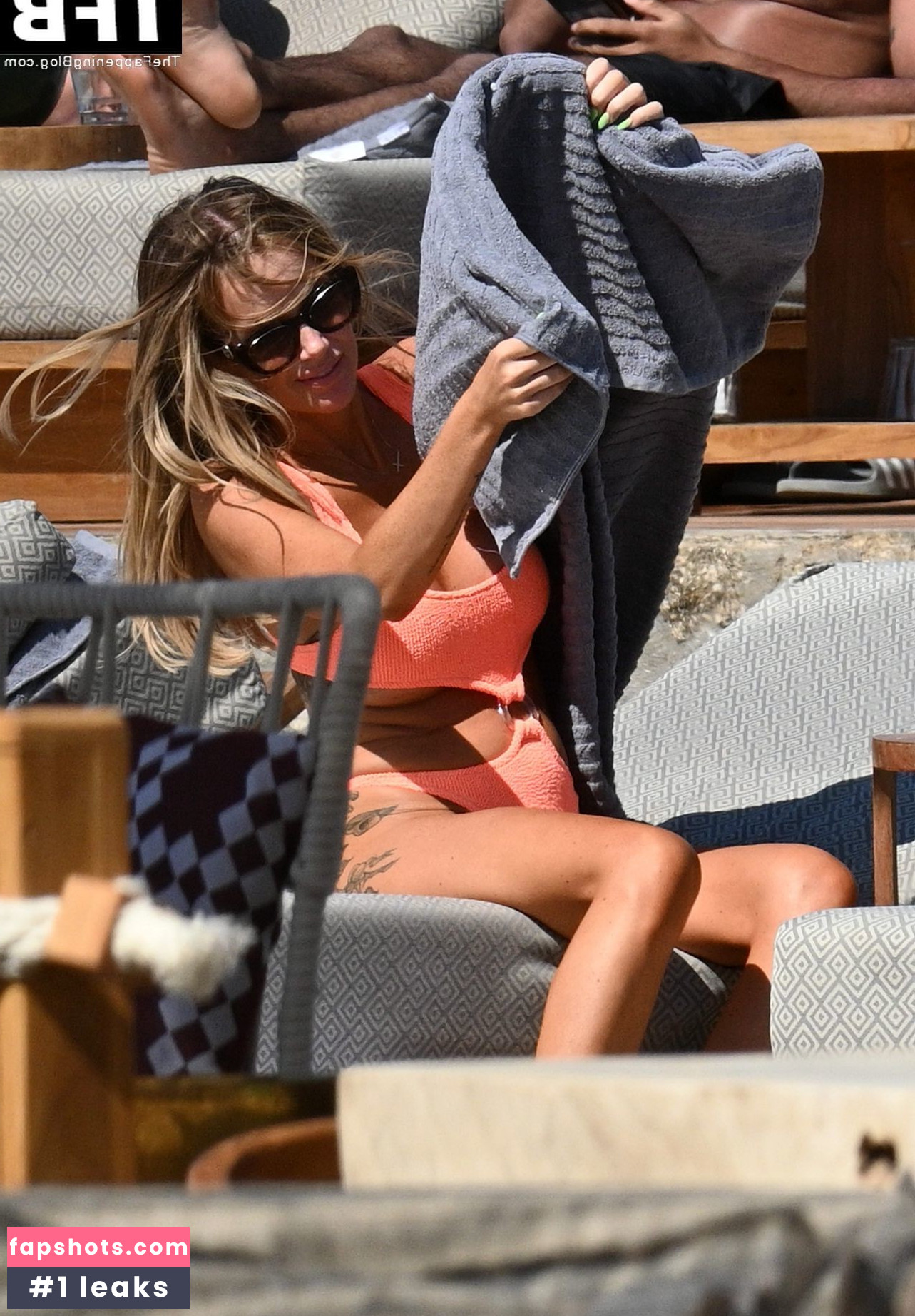 Laura Anderson gallery photo #17