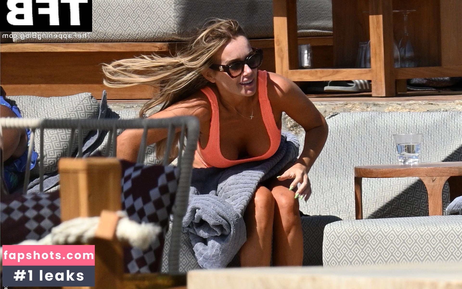 Laura Anderson gallery photo #19