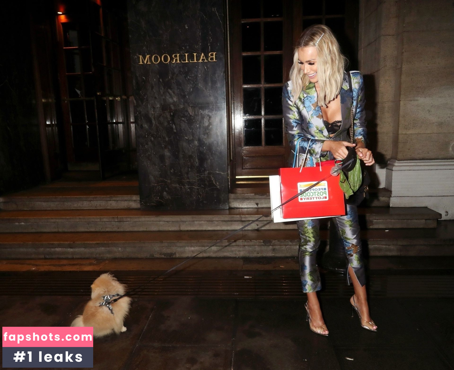 Laura Anderson gallery photo #200