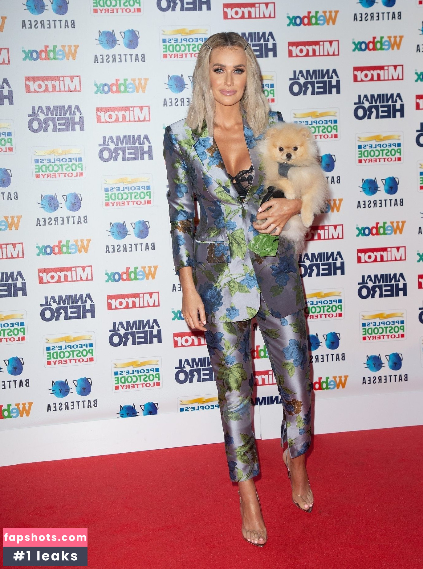 Laura Anderson gallery photo #212