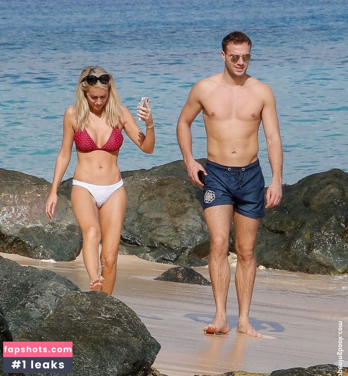 Laura Anderson gallery photo #390