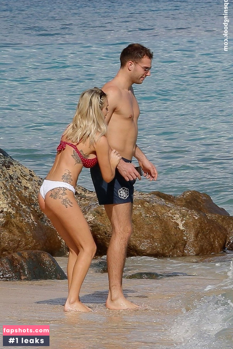 Laura Anderson gallery photo #394