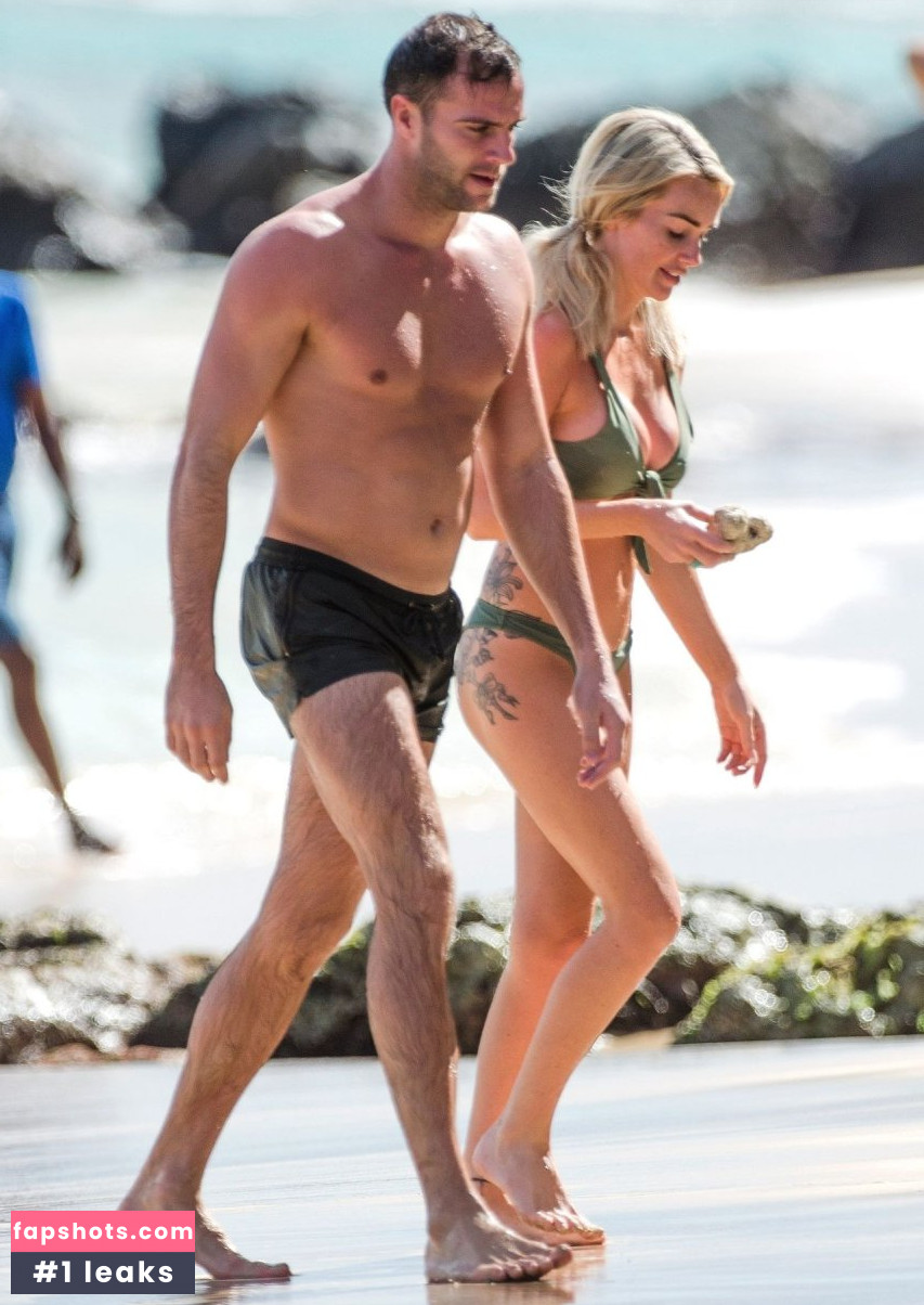 Laura Anderson gallery photo #401