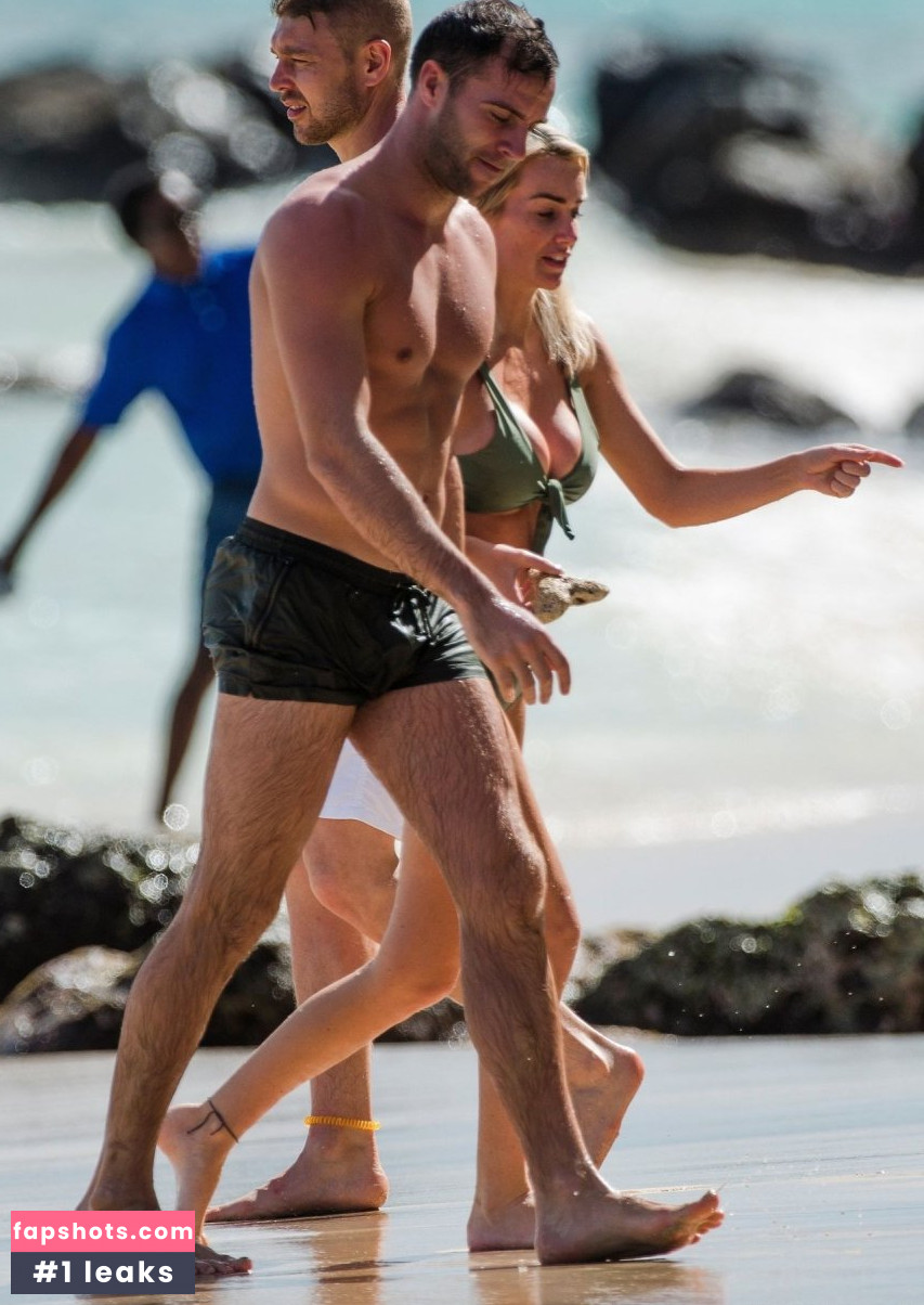 Laura Anderson gallery photo #402