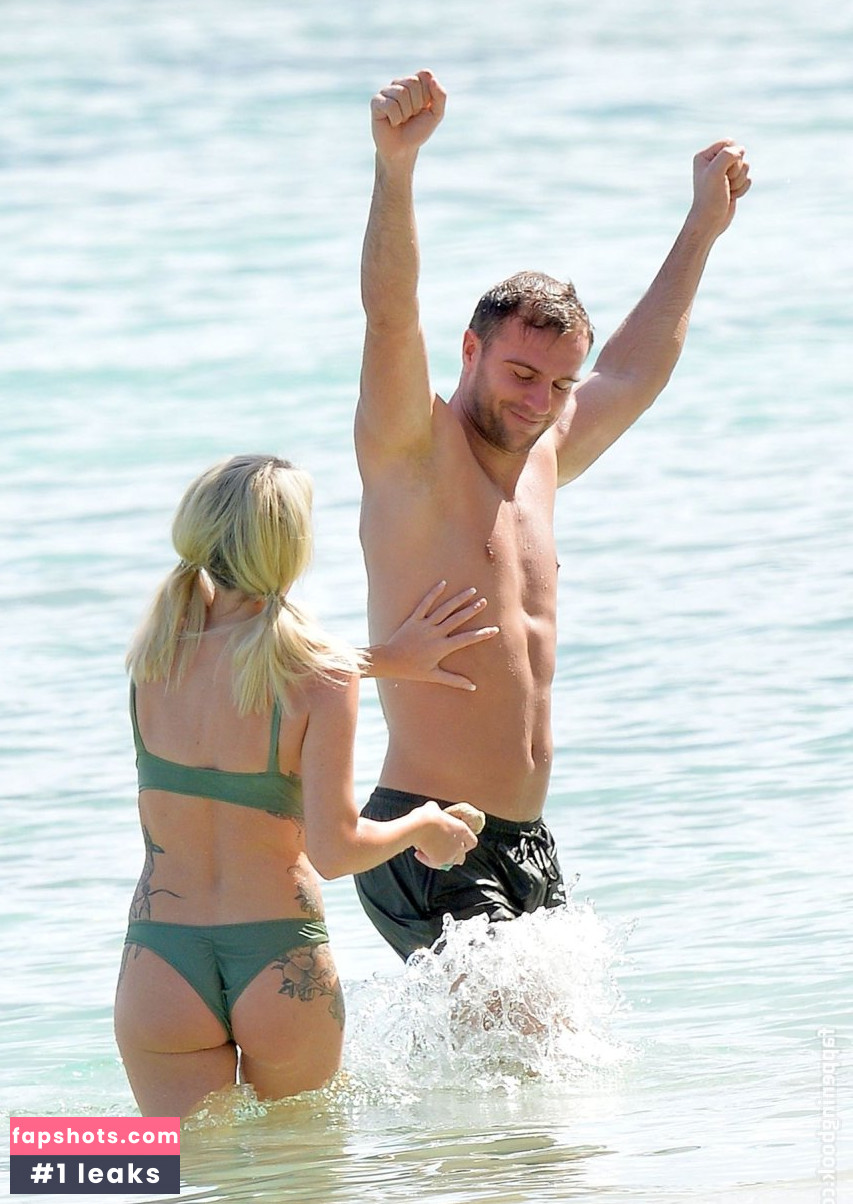 Laura Anderson gallery photo #422