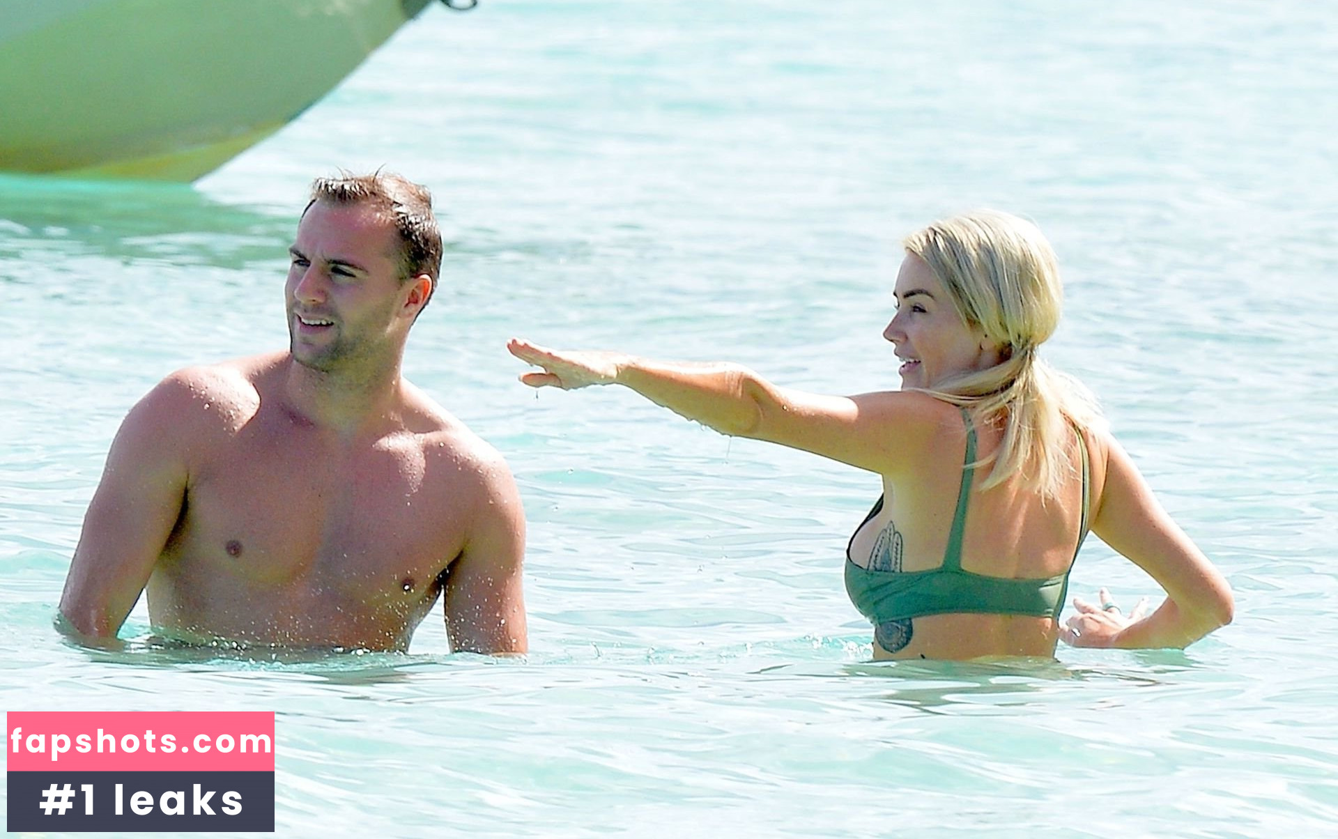 Laura Anderson gallery photo #426