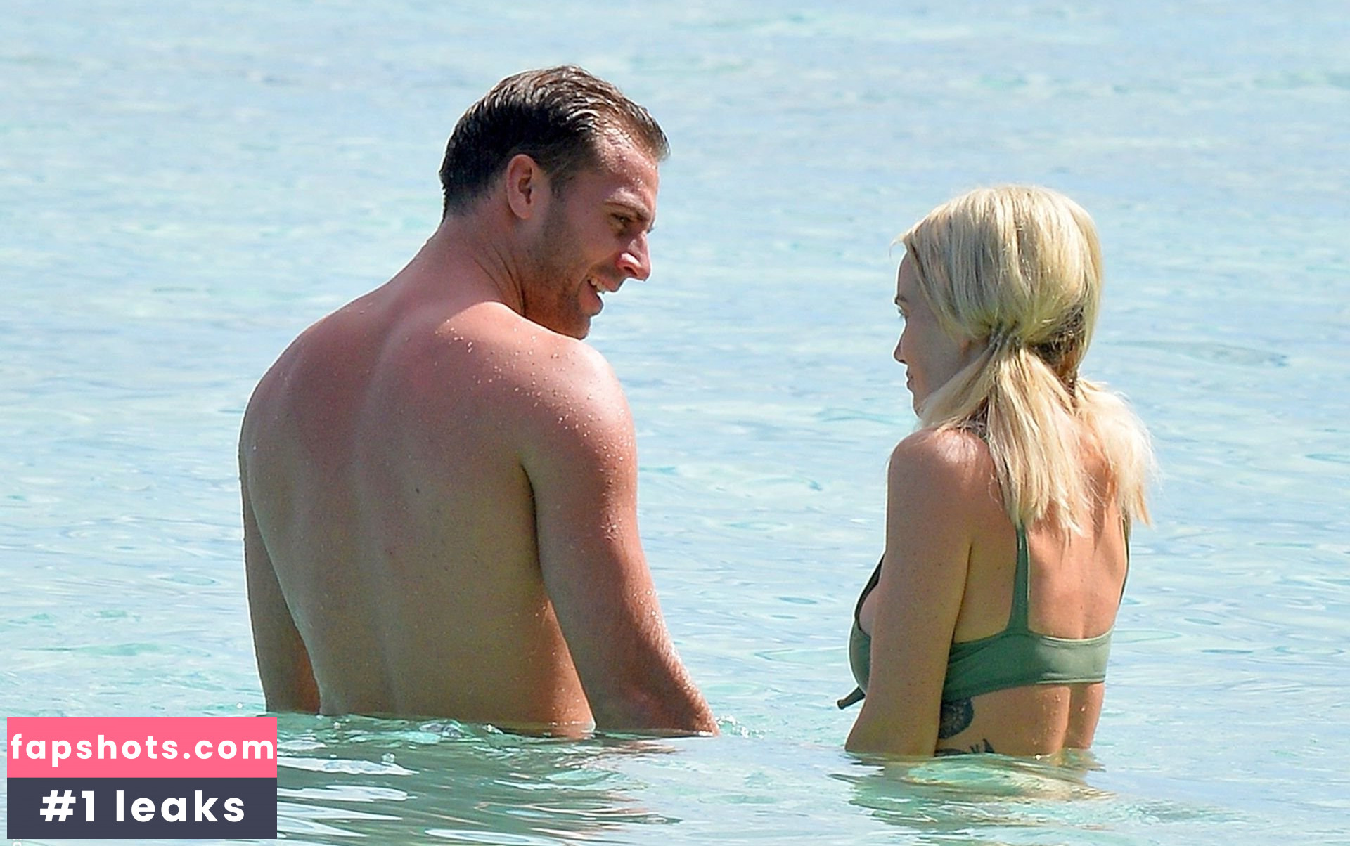 Laura Anderson gallery photo #433