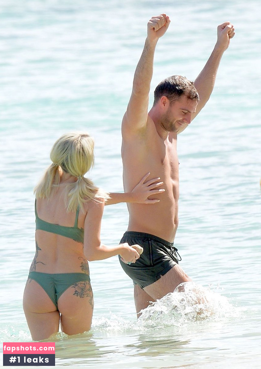 Laura Anderson gallery photo #435