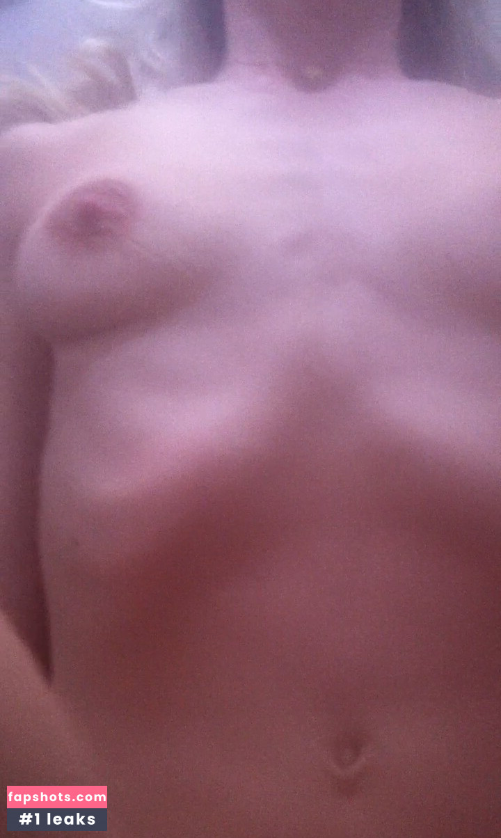 Laura Bach gallery photo #21