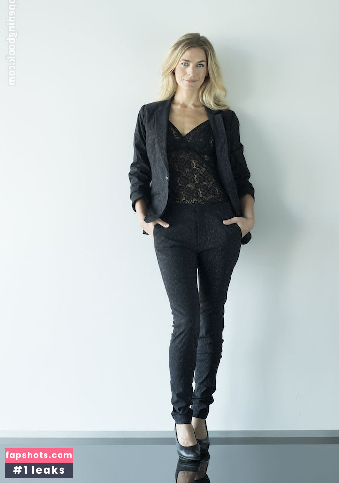 Laura Bach gallery photo #41