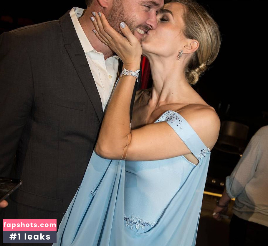 Laura Bach gallery photo #43