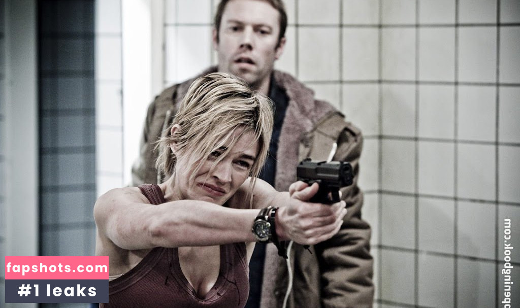 Laura Bach gallery photo #44