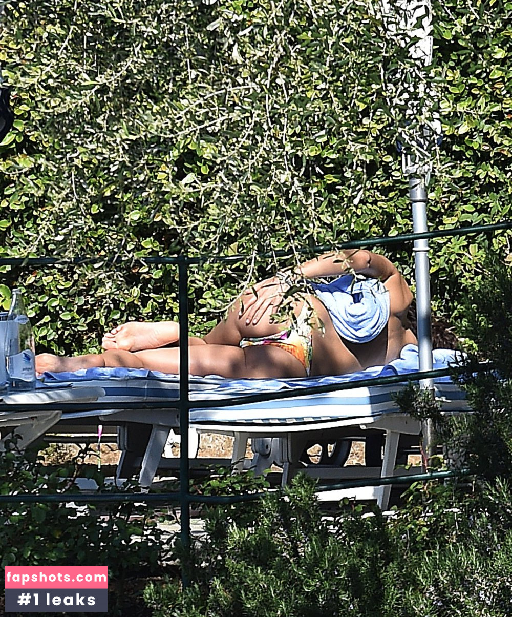 Laura Barriales gallery photo #37