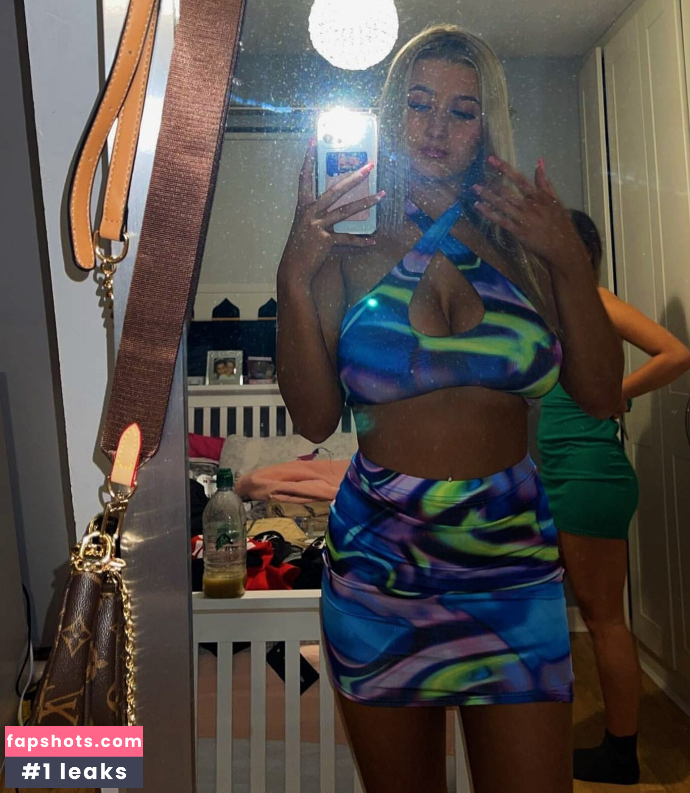 Laura Brophy gallery photo #28