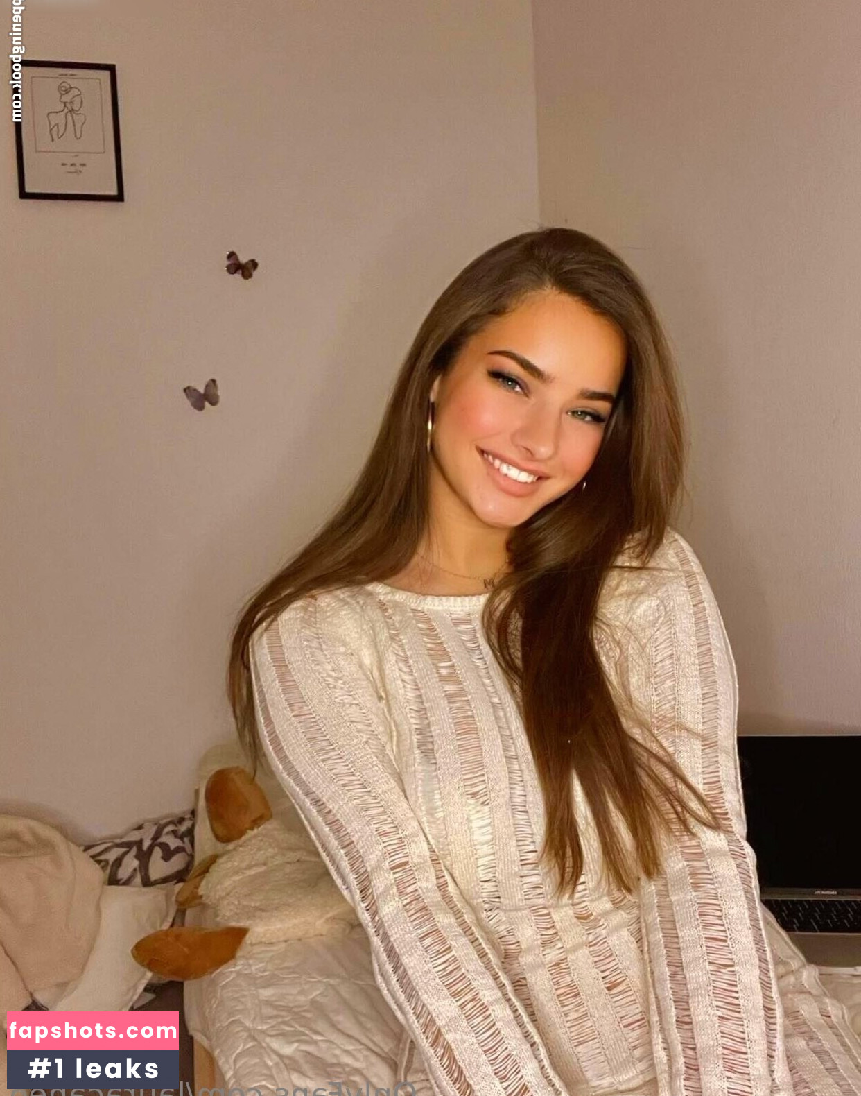 Laura Caneo gallery photo #15