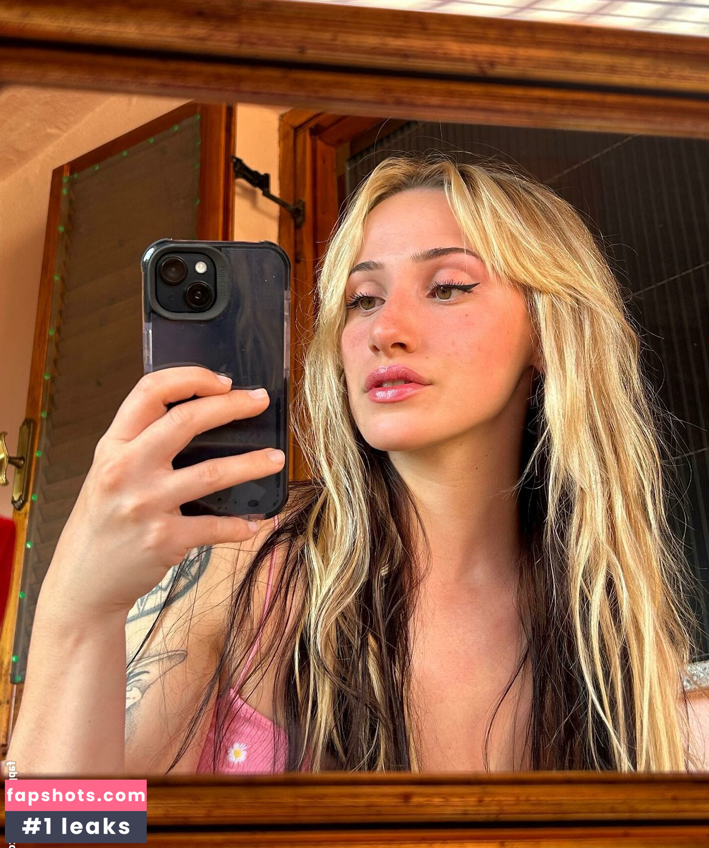 Laura Cappi Nude Leaks OnlyFans Photos #4 - LeakJerk