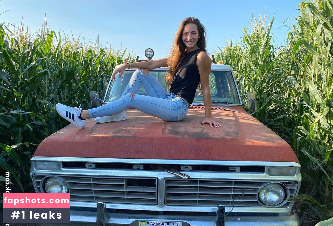 Laura Carlson Wilson nude babe gallery