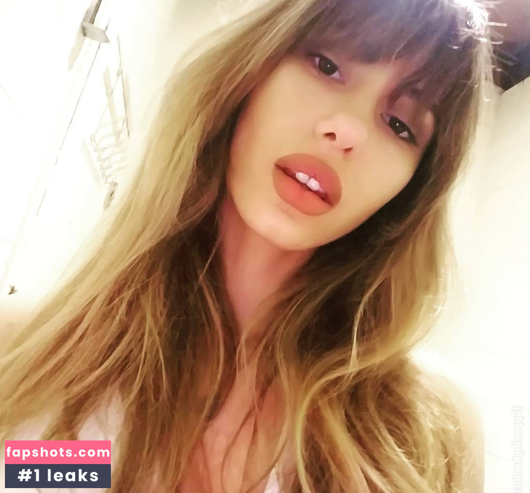 Laura Cartier gallery photo #65