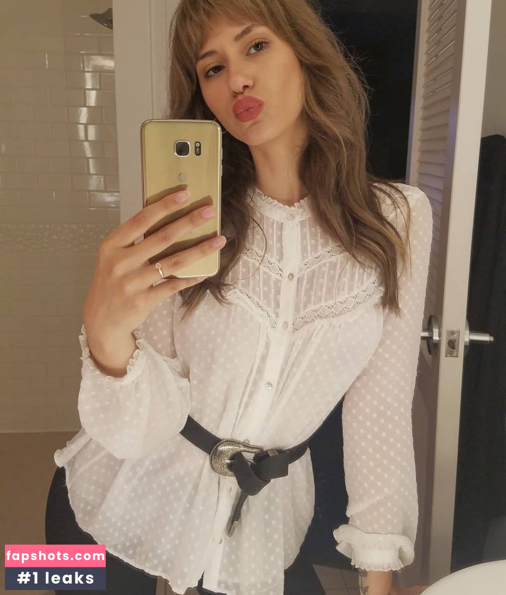 Laura Cartier gallery photo #74