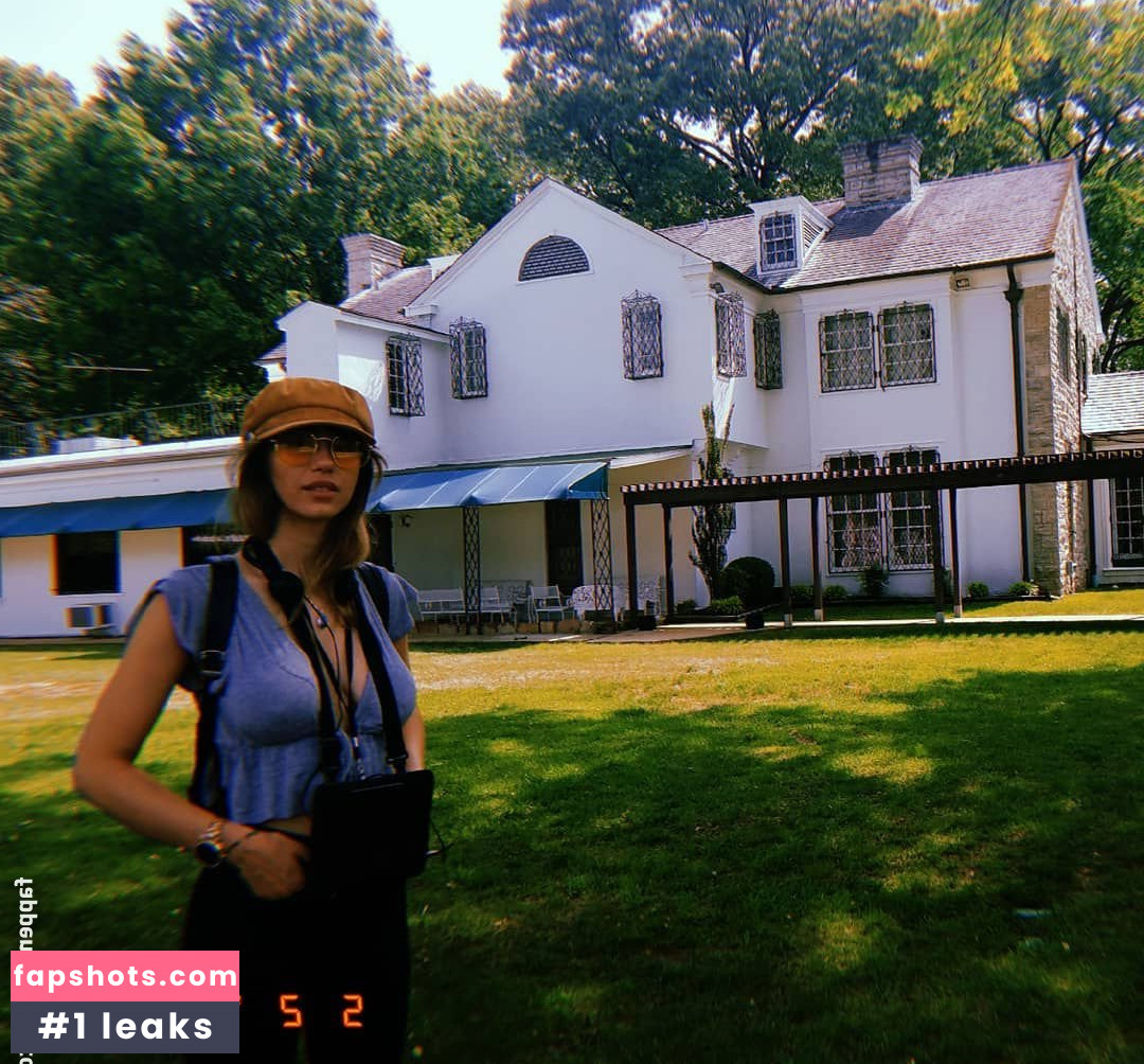 Laura Cartier gallery photo #85