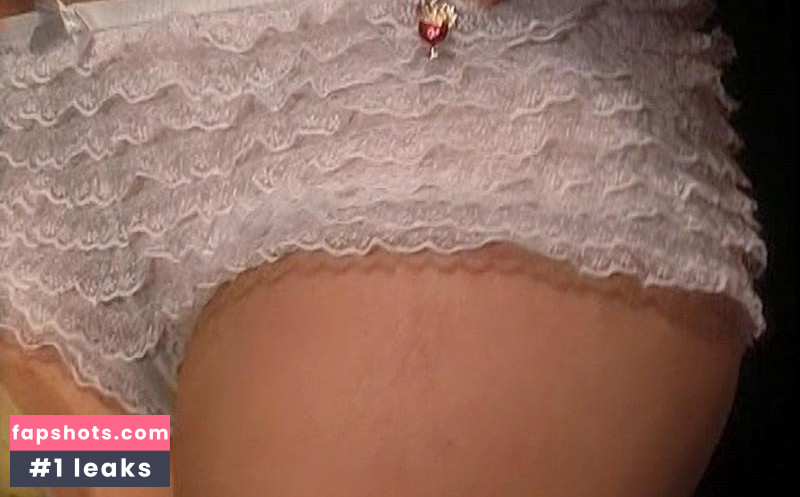 Laura Colquhoun gallery photo #10