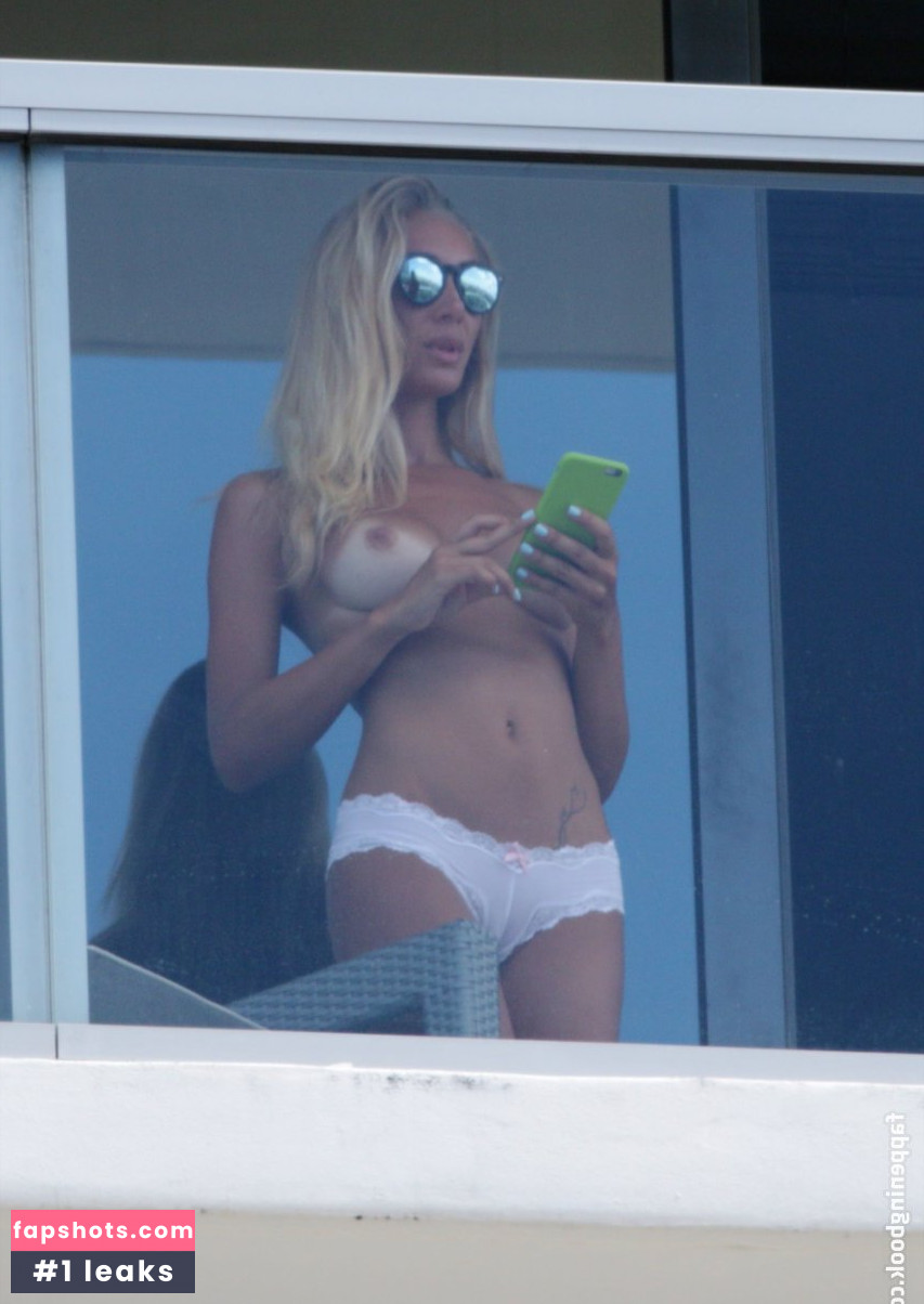 Laura Cremaschi gallery photo #16