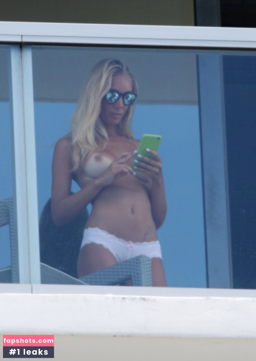 Laura Cremaschi gallery photo #17