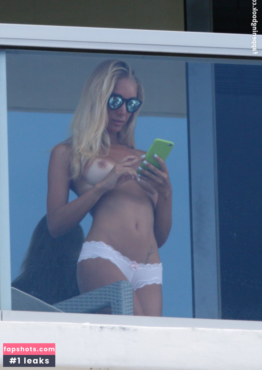 Laura Cremaschi gallery photo #21