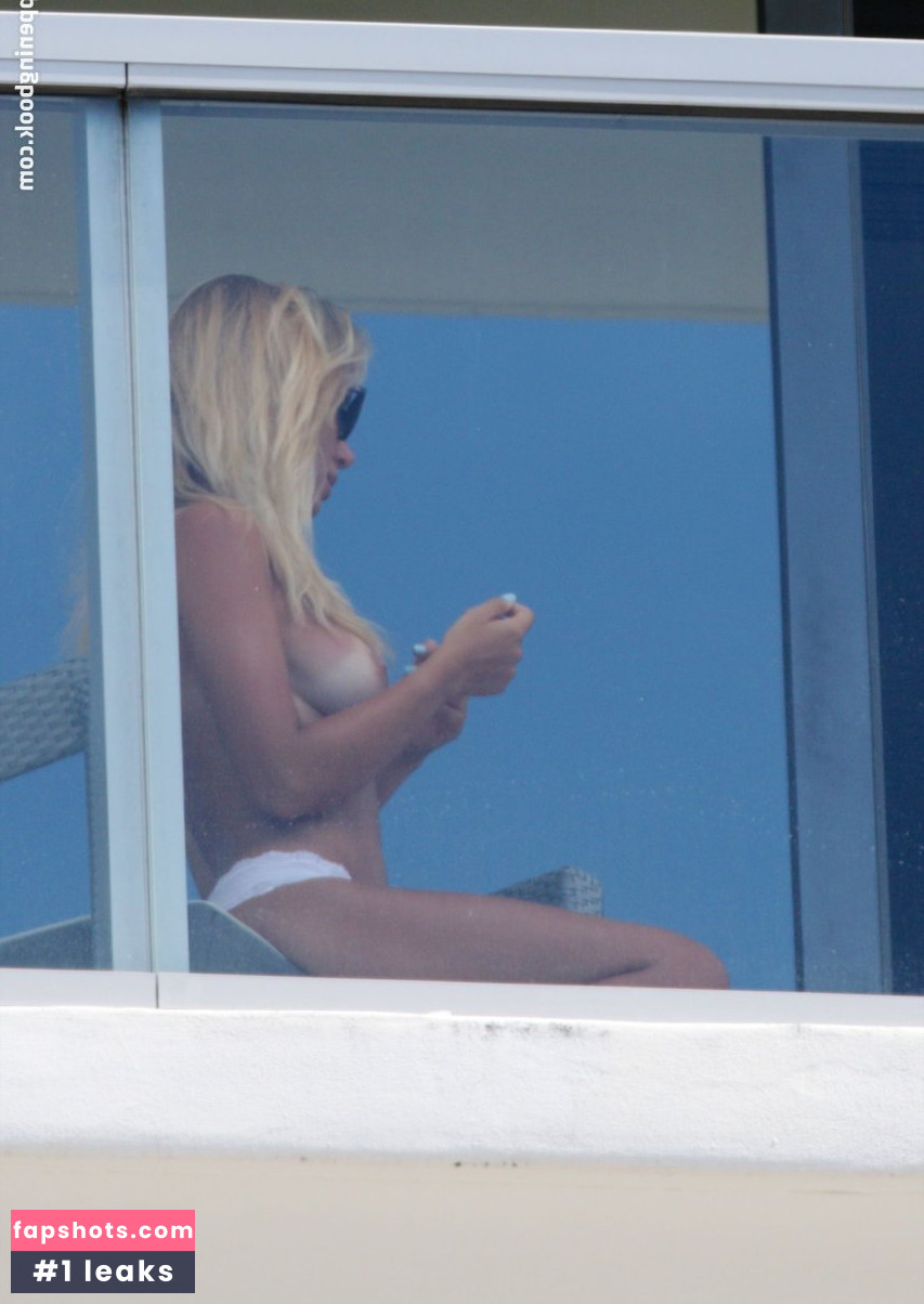 Laura Cremaschi gallery photo #22