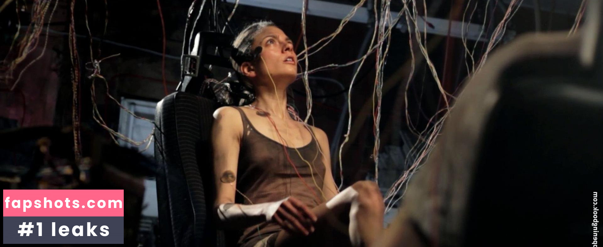 Laura De Boer nude babe gallery