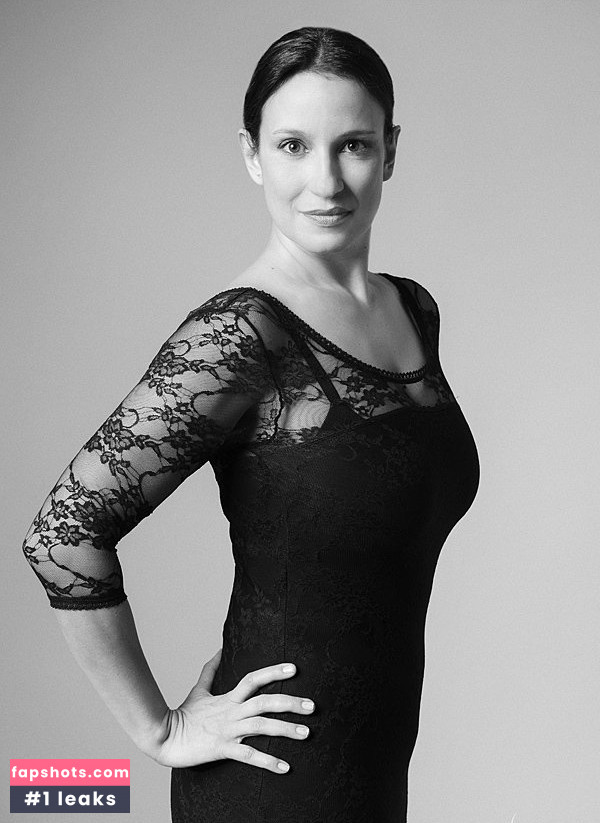 Laura Di Salvo gallery photo #2