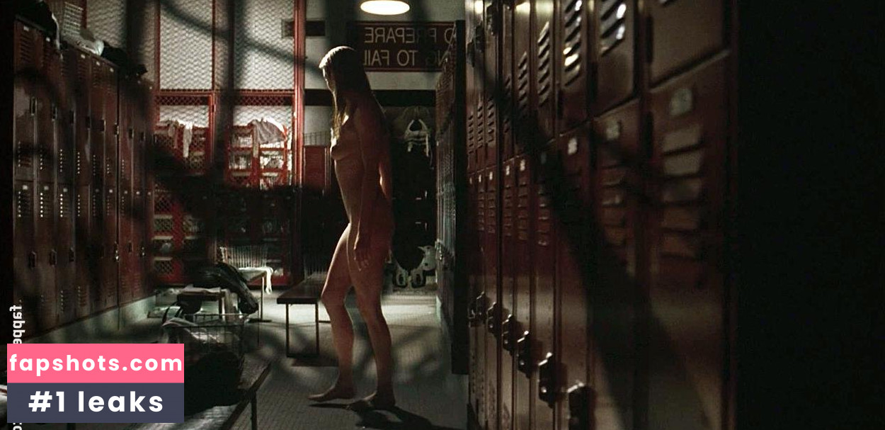 Laura Harris gallery photo #11