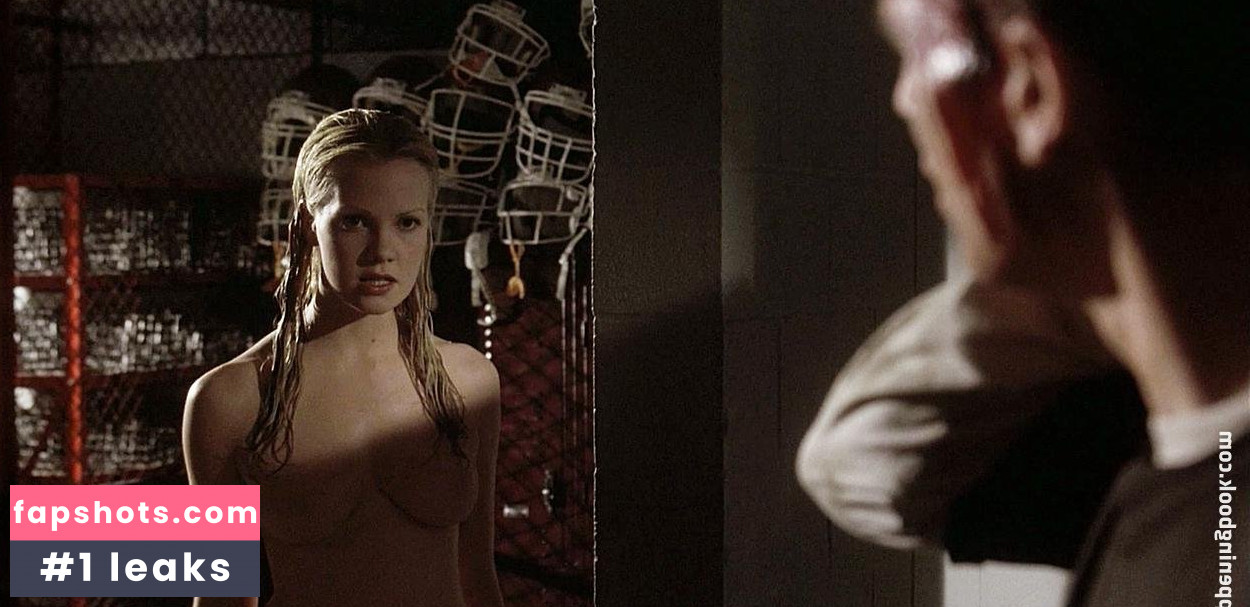 Laura Harris gallery photo #13