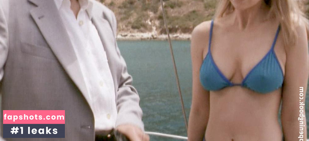 Laura Harris gallery photo #17