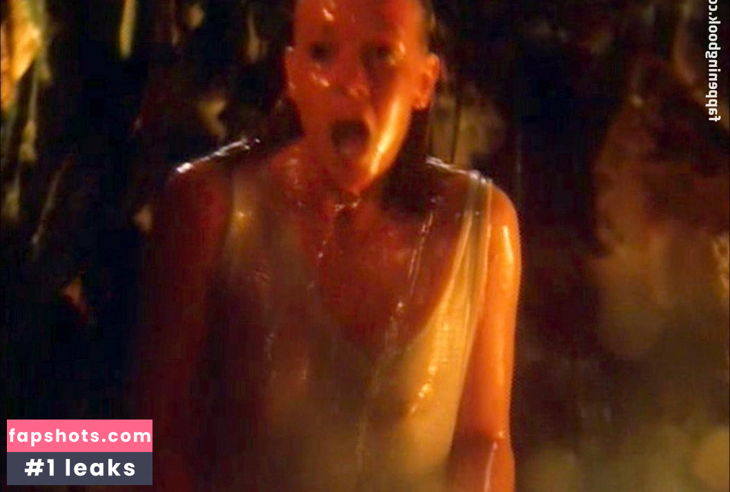 Laura Harris gallery photo #35