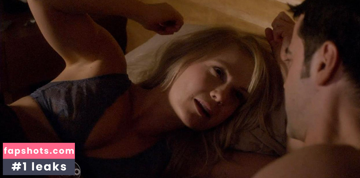 Laura Harris gallery photo #39