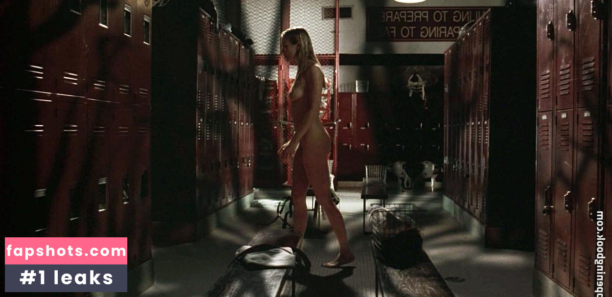 Laura Harris gallery photo #8