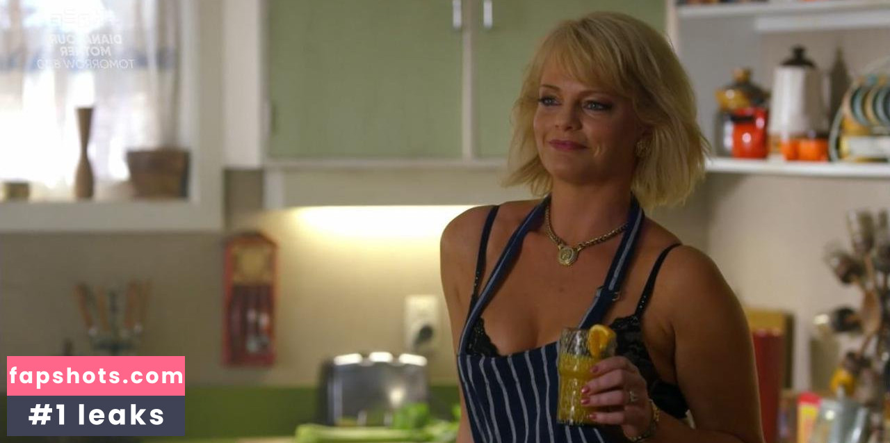 Laura Hill nude babe gallery